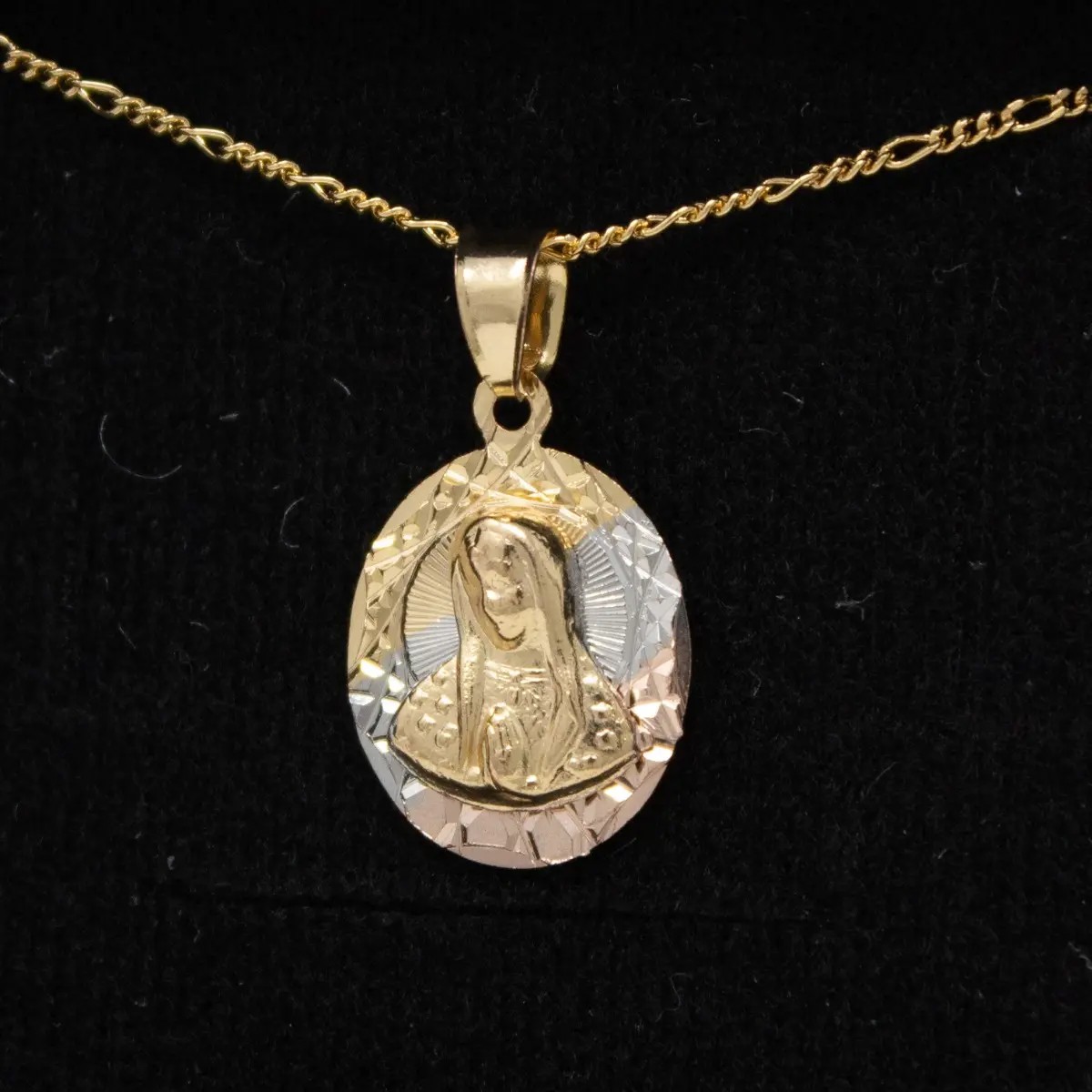 Collar Con Medalla De Virgen De Guadalupe Chapa De Oro 22k image number null