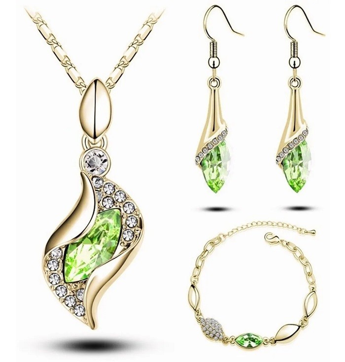 Conjunto De Collar, Aretes Y Brazalete Con Cristales Color Verde image number null