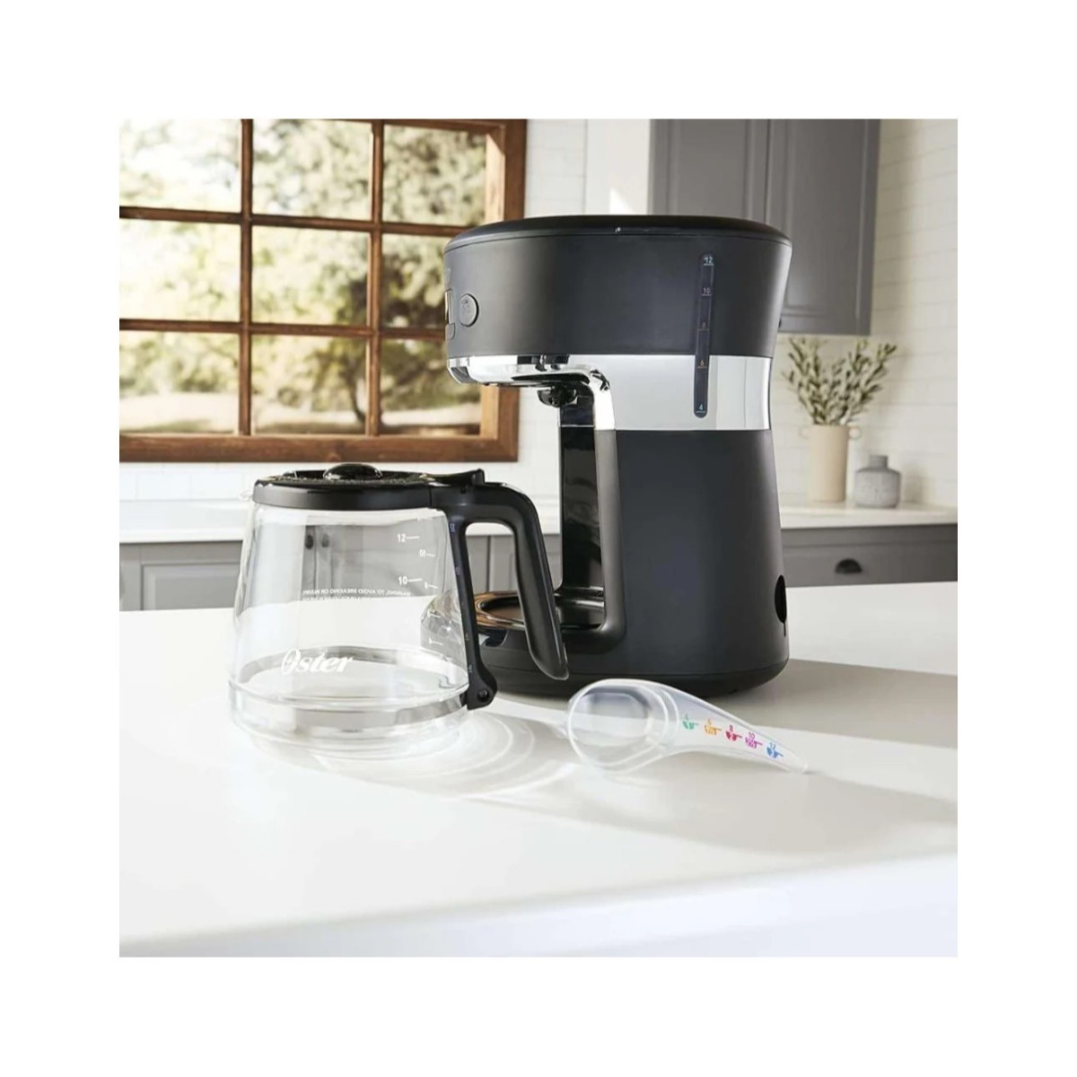 Cafetera Programable Oster con Sistema de Medici&oacute;n 12 Tazas Negra BVSTRF100 image number null