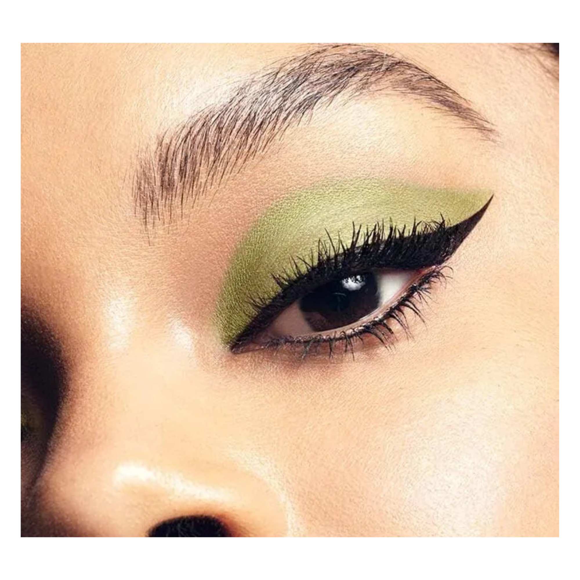 Stila Shimmer And Glow Liquid Eye Shadow Sombra Vivid Colores Audaces y Vibrantes: El Toque M&aacute;gico de Stila image number null