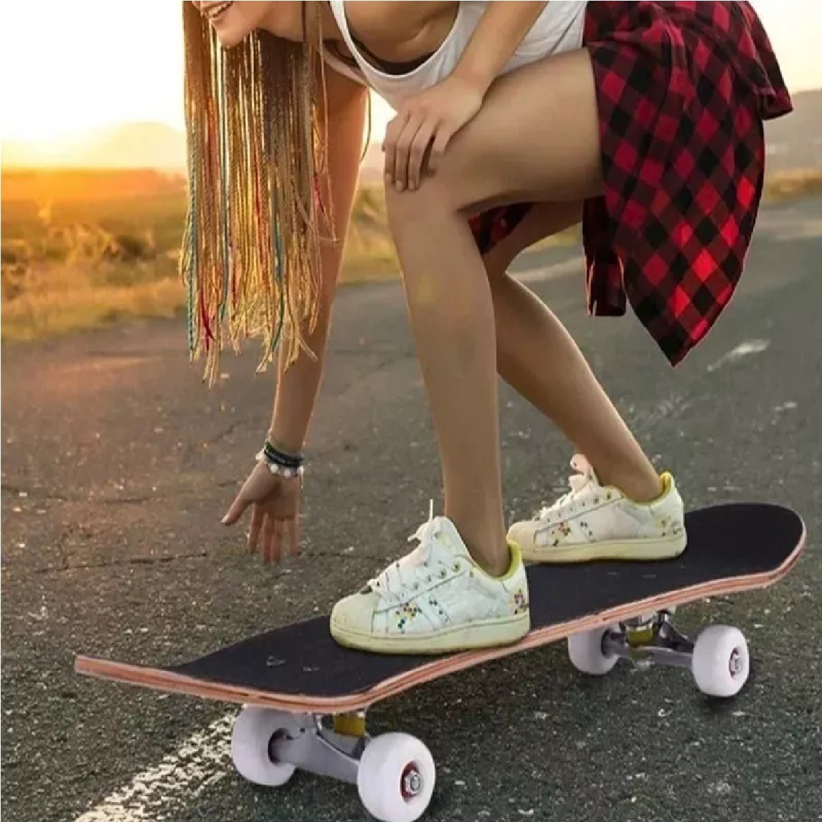 Patineta De 80*20 Cm Doble Balanc&iacute;n Tabla De Cuatro Ruedas Rojo. image number null