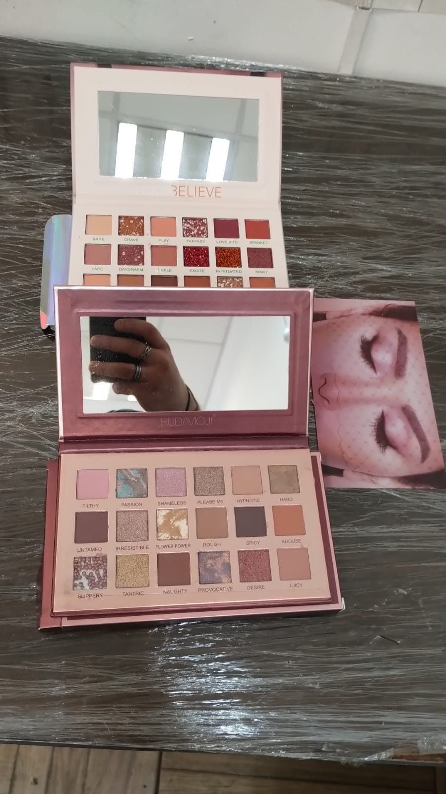Paleta de sombra de ojos Nude new Hudabelieve colores desierto image number null
