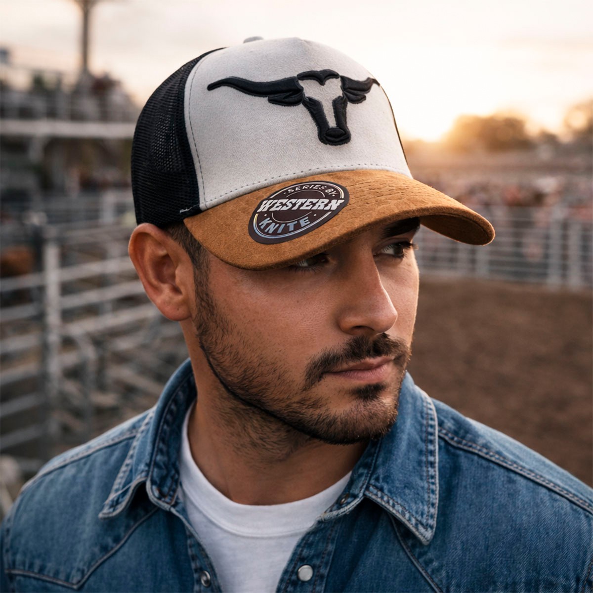 Gorra Trucker Livestock White Range Toro Gamuza Ajustable image number null