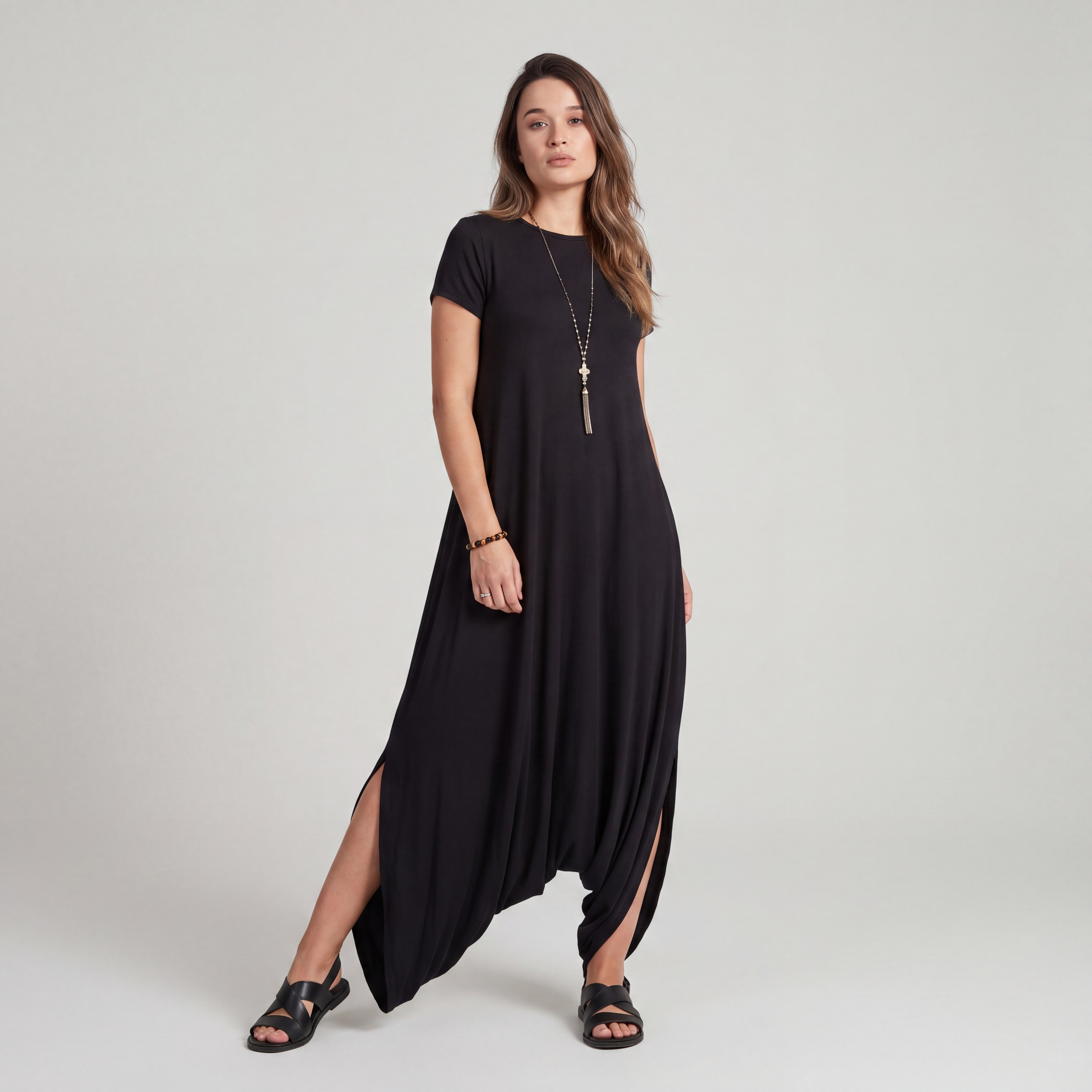 Jumpsuit Xally 34 cuello redondo manga corta holgado bolsillos abertura lateral en tobillo looks casuales o de salida image number null