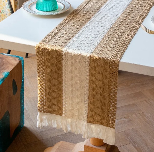 Camino de Mesa Tejido a Mano Marr&oacute;n con Borlas Vintage 183 x 30 cm image number null