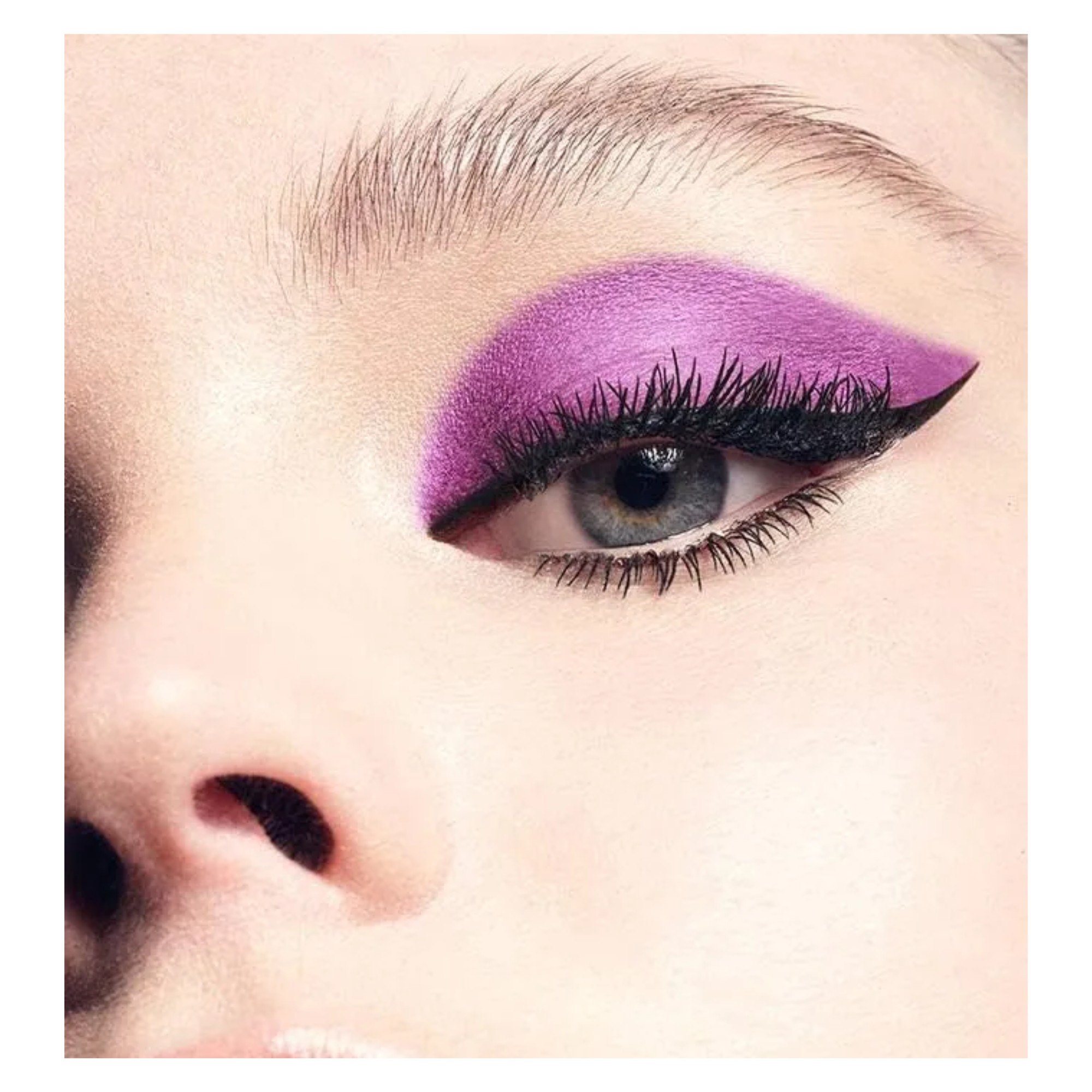 Stila Shimmer And Glow Liquid Eye Shadow Sombra Vivid Colores Audaces y Vibrantes: El Toque M&aacute;gico de Stila image number null