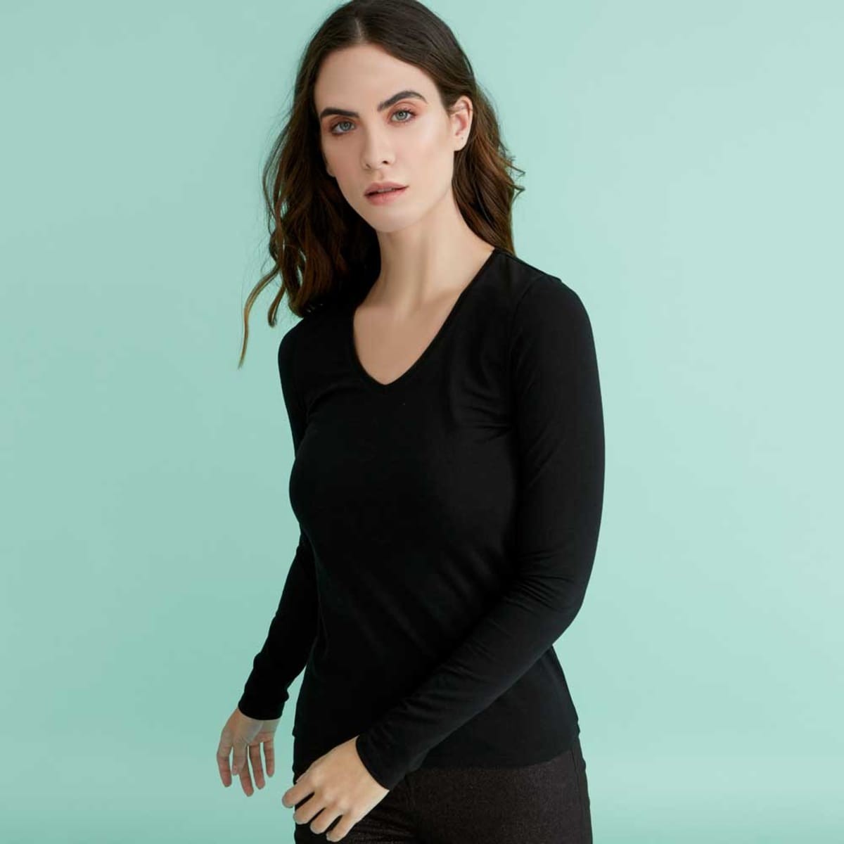 Playera Casual manga larga con cuello V Holly Land color Negro para Mujer 3130 133256 image number null