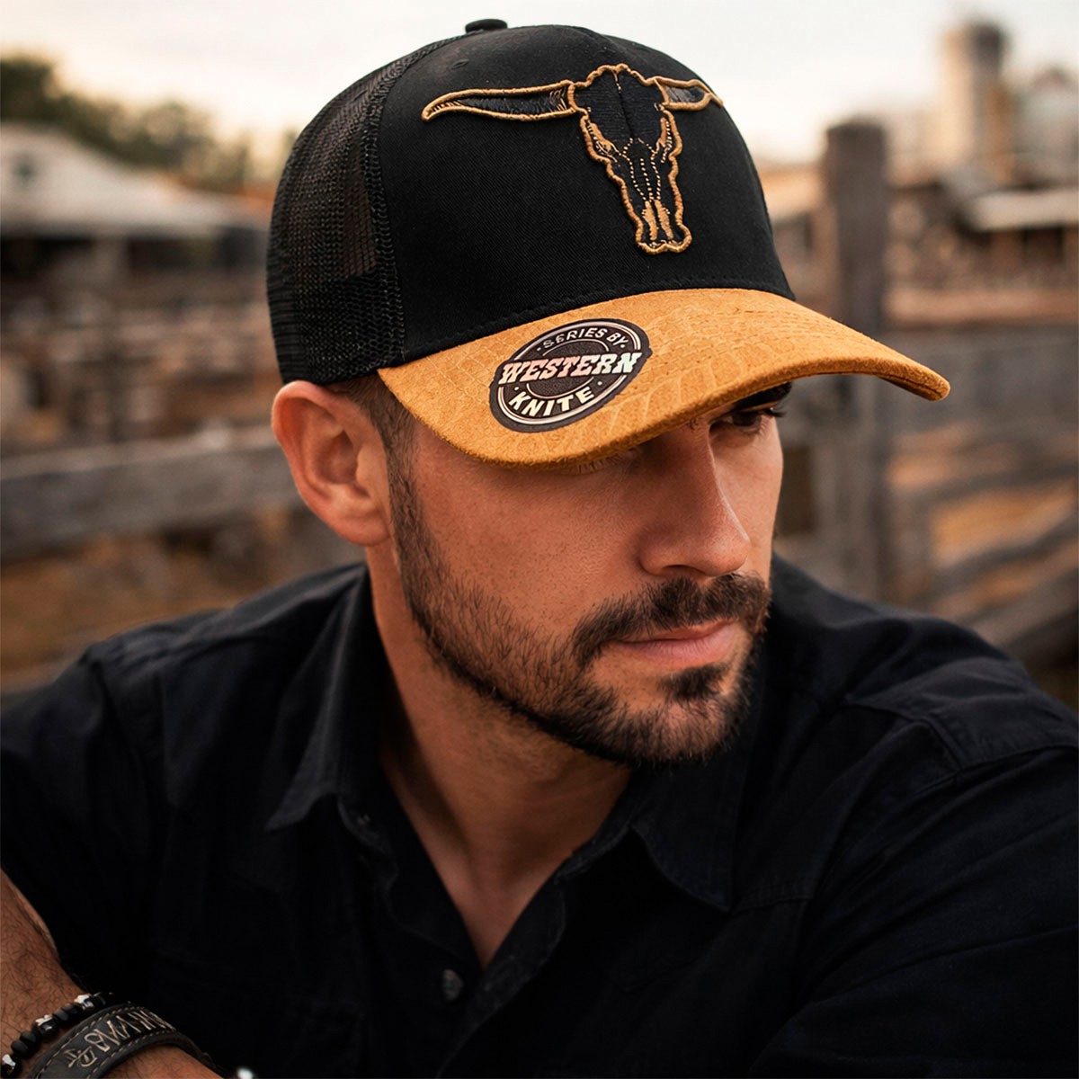 Gorra Trucker Livestock Golden Trail Mostaza Ajustable image number null