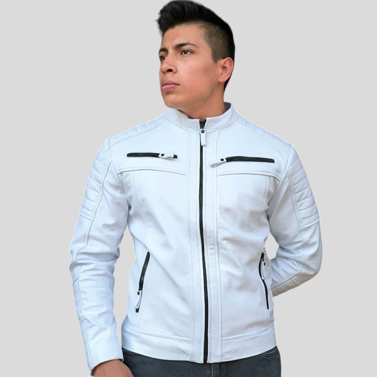 Chamarra de Piel Autentica Modelo Matrix para Caballero Incluye de Regalo Llavero de Piel. image number null