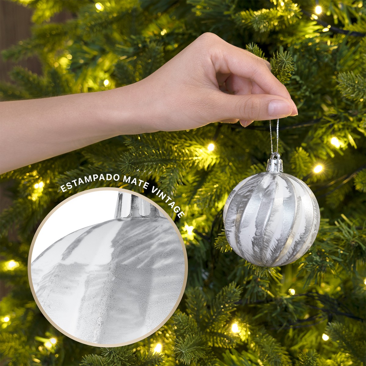 Set con 6 Esferas Decoraci&oacute;n Navide&ntilde;a 8 cm Adornos para &Aacute;rbol de Navidad (Blanca - Plateado) ESQUIMAL. image number null