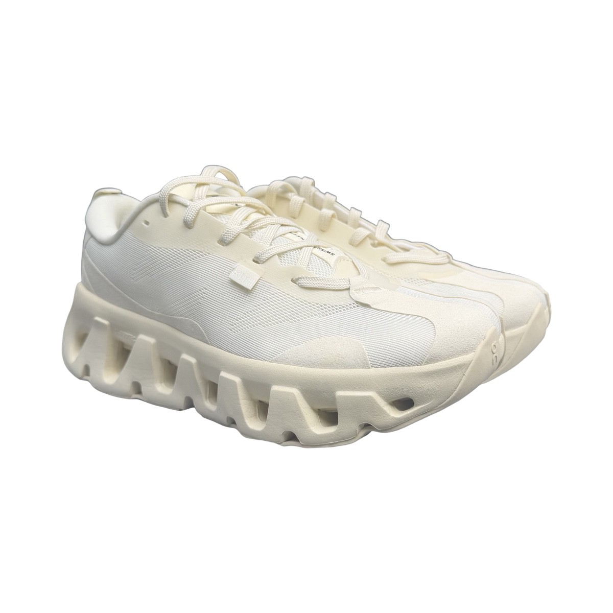 Tenis On Cloud K-Tech 1 Kith Tofu Sea Moos color blancos/hueso image number null
