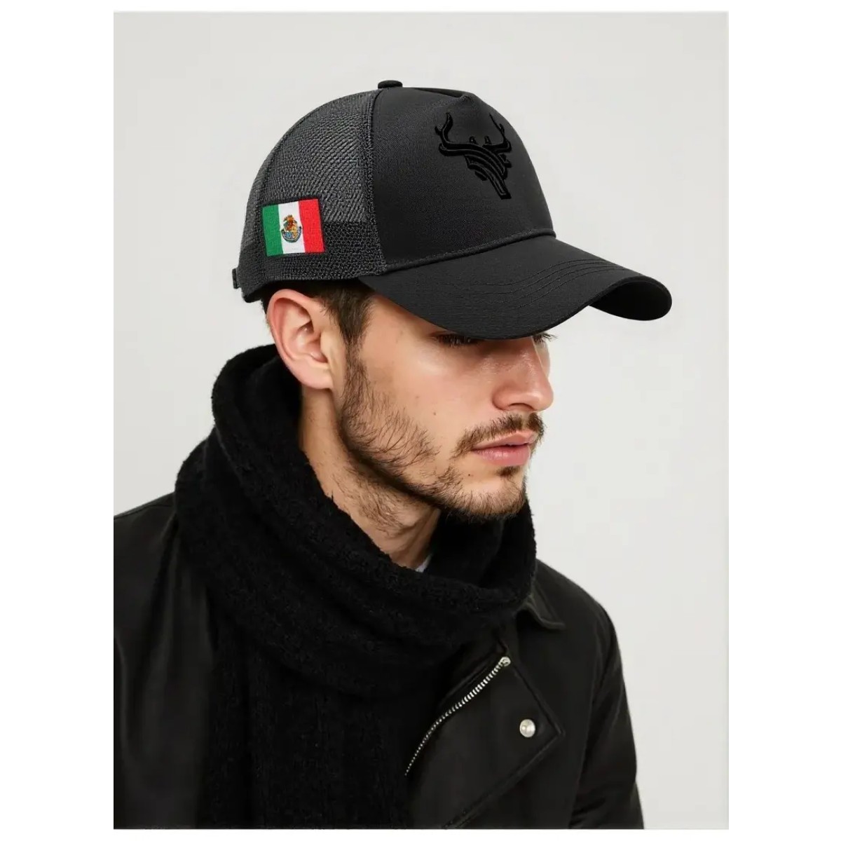 Gorra Bordada De Toro malla AjustableColor Negro image number null