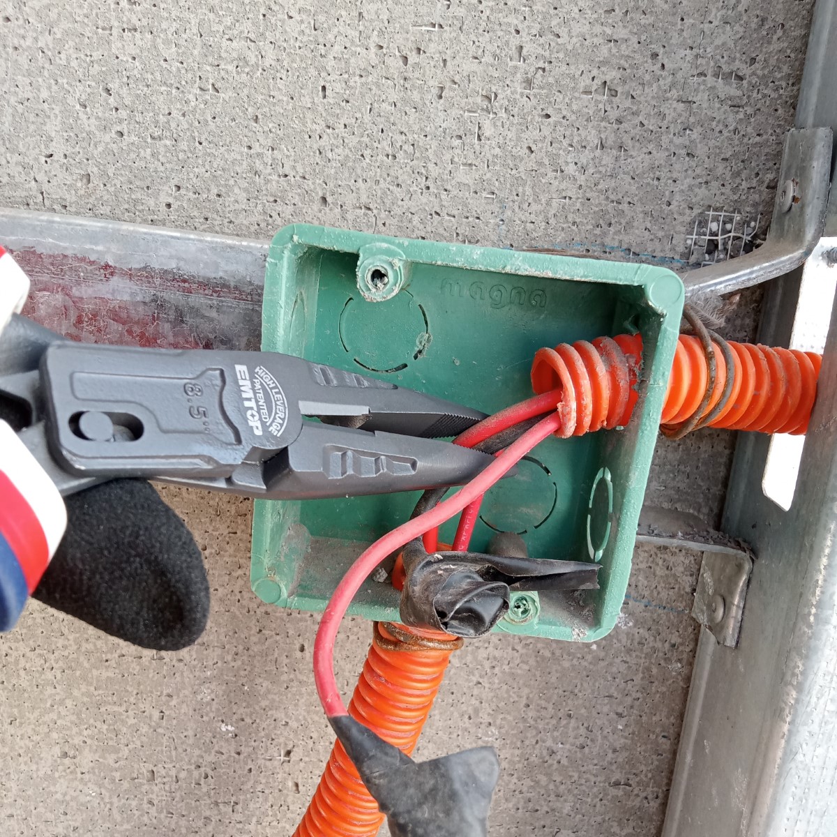 Juego de alicates para electricista EMTOP de 3 piezas image number null