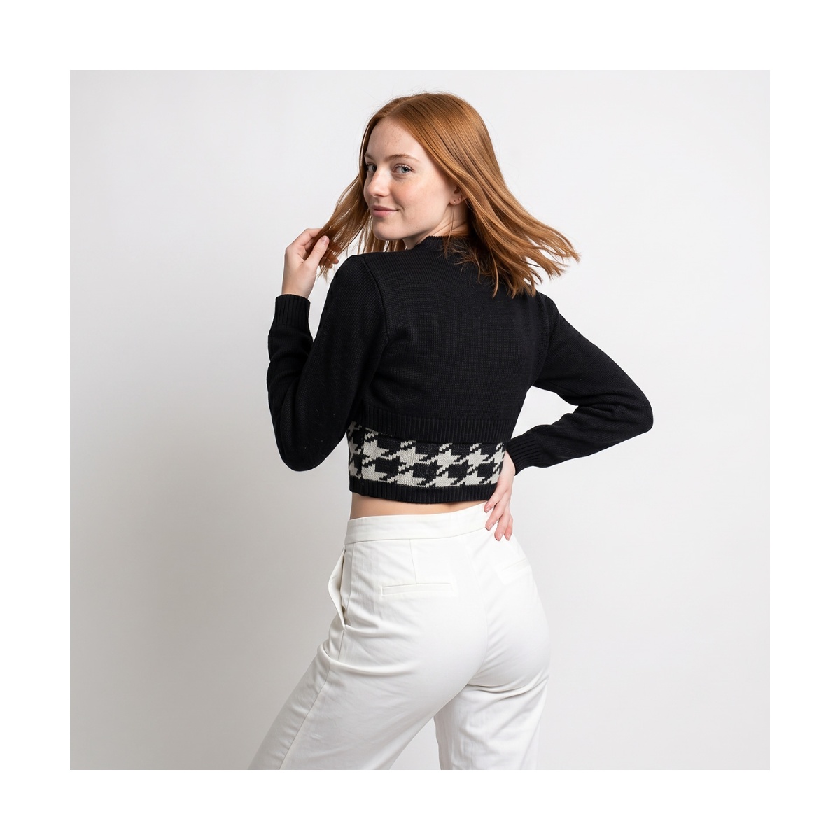 Su&eacute;ter Manga Larga Cuello Redondo Studio Si para Mujer Junior image number null