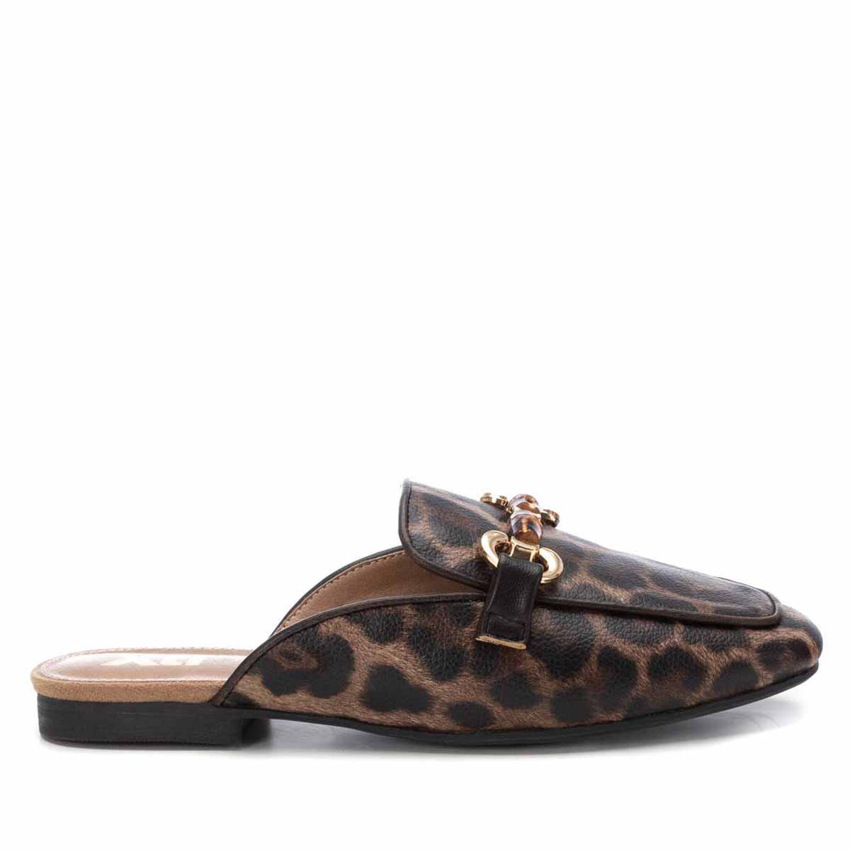 Mocas&iacute;n Destalonado Xti Animal Print con Aplicaci&oacute;n para Mujer image number null