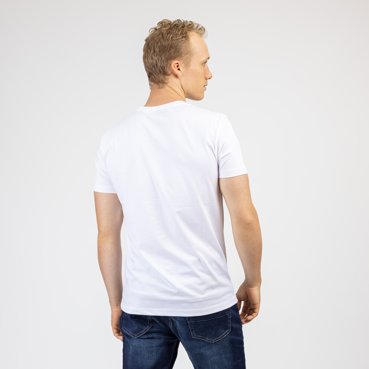 Playera Regular Fit con Dise&ntilde;o Nautica Blanco Manga Corta Cuello Redondo para Hombre image number null