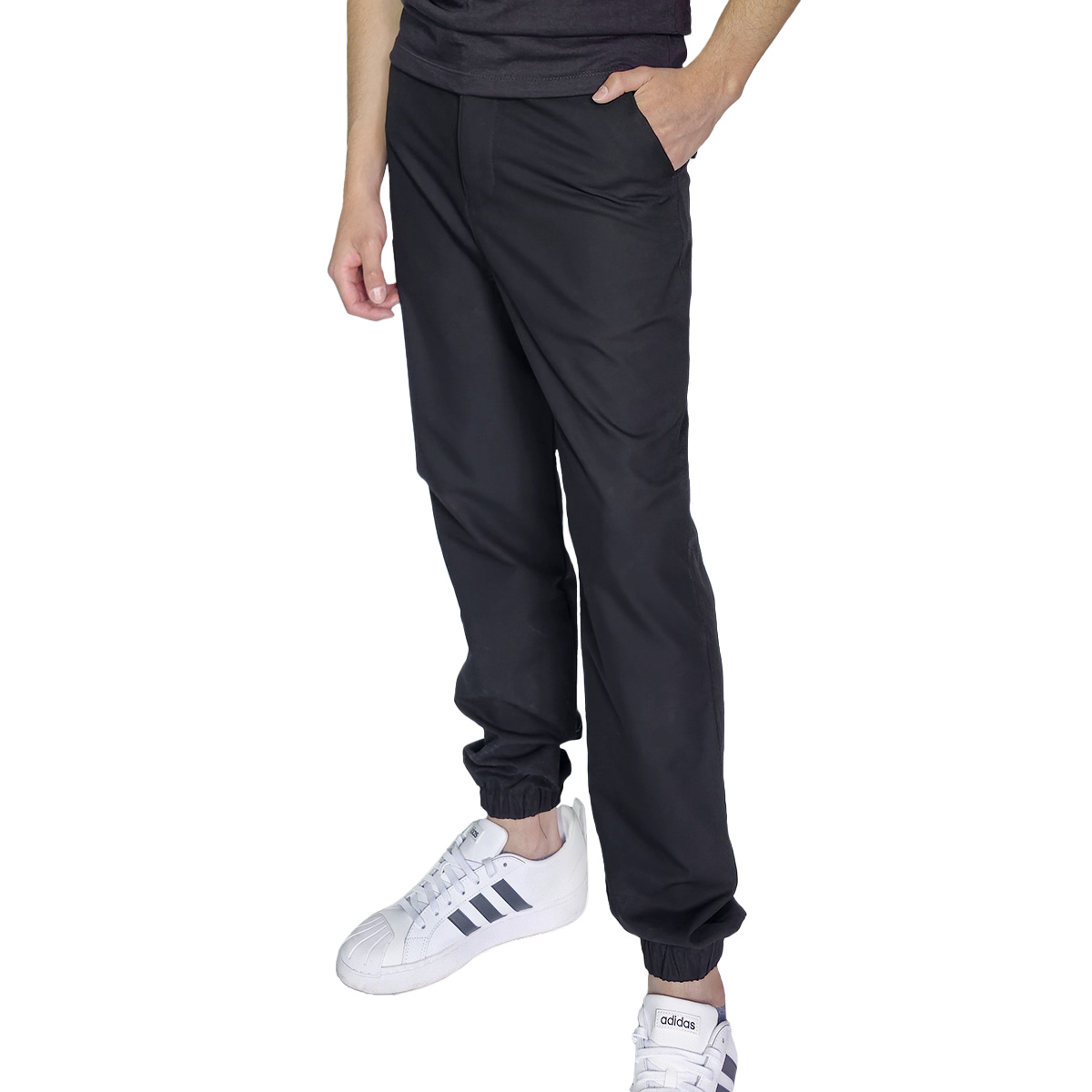 Pantal&oacute;n Classic Tipo Jogger Regular Fit Usport Negro para Hombre image number null