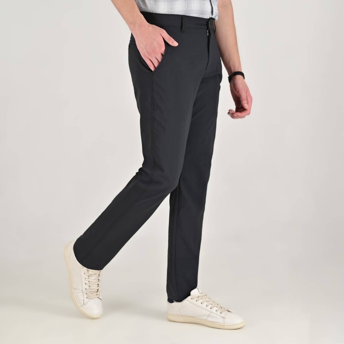 Pantal&oacute;n Casual Slim Fit  Supply Negro para Hombre image number null
