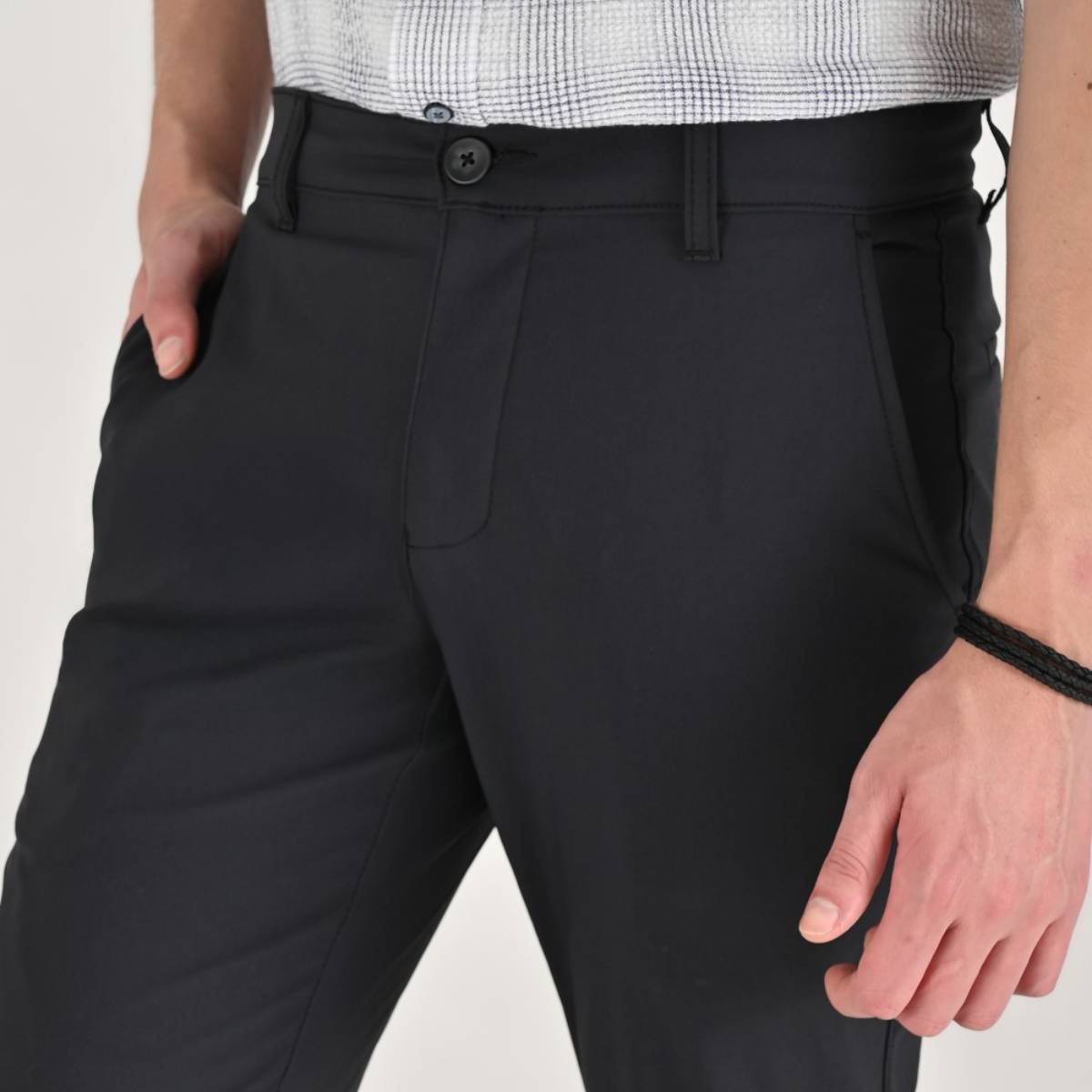 Pantal&oacute;n Casual Slim Fit  Supply Negro para Hombre image number null