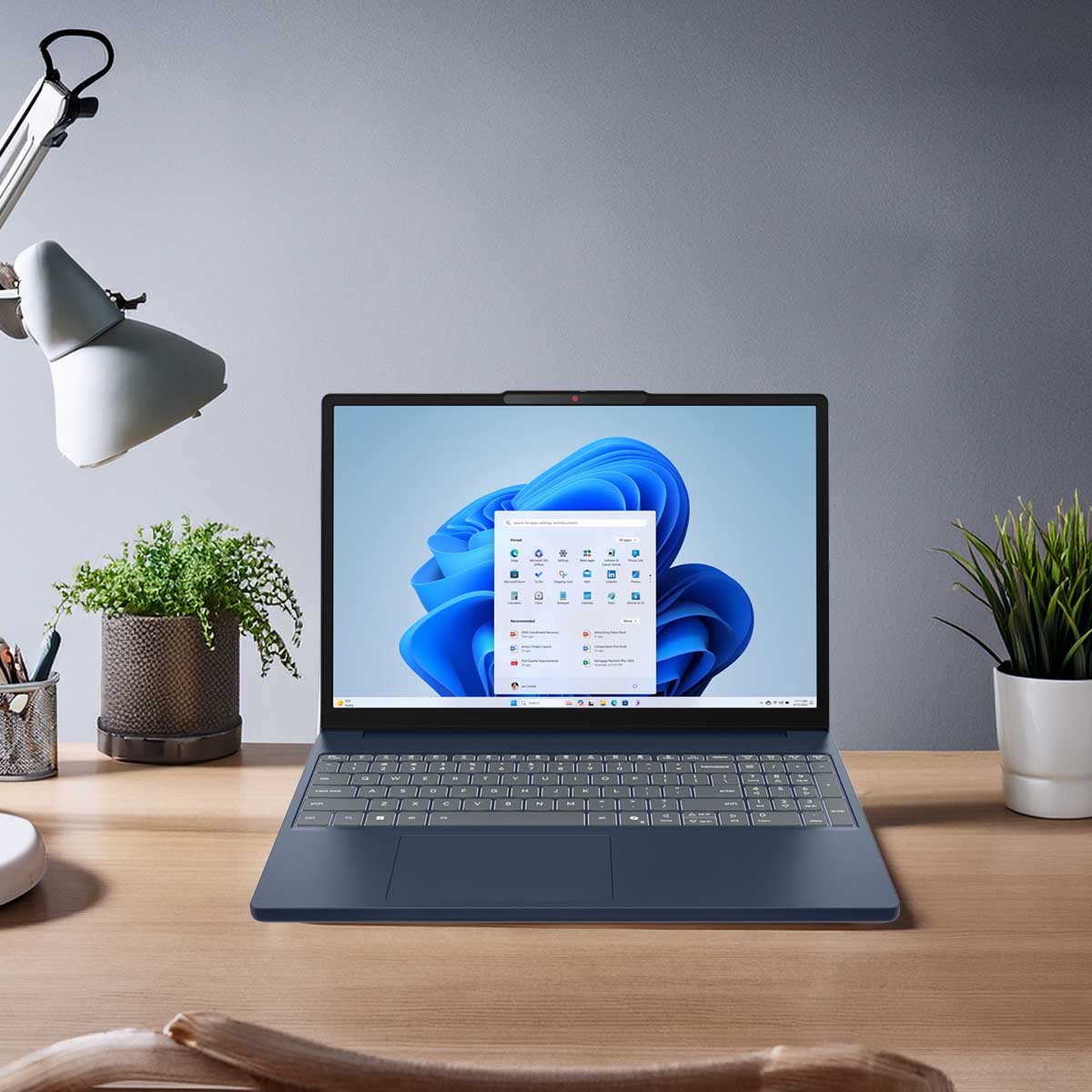 Laptop Lenovo Ideapad Slim 3 15IRH10 15.3" WUXGA Touch Intel Core i5, 16 GB RAM 1TB SSD + Aud&iacute;fonos image number null