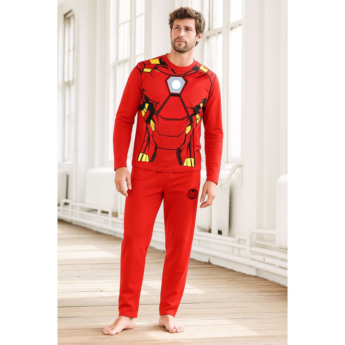 Pijama de Playera y Pantal&oacute;n con Dise&ntilde;o Avengers para Hombre image number null