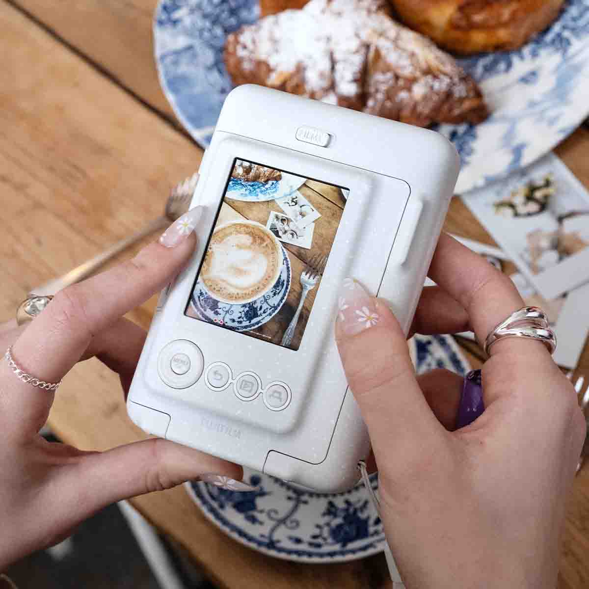 C&aacute;mara Fujifilm Instax Mini LiPlay Blanca image number null