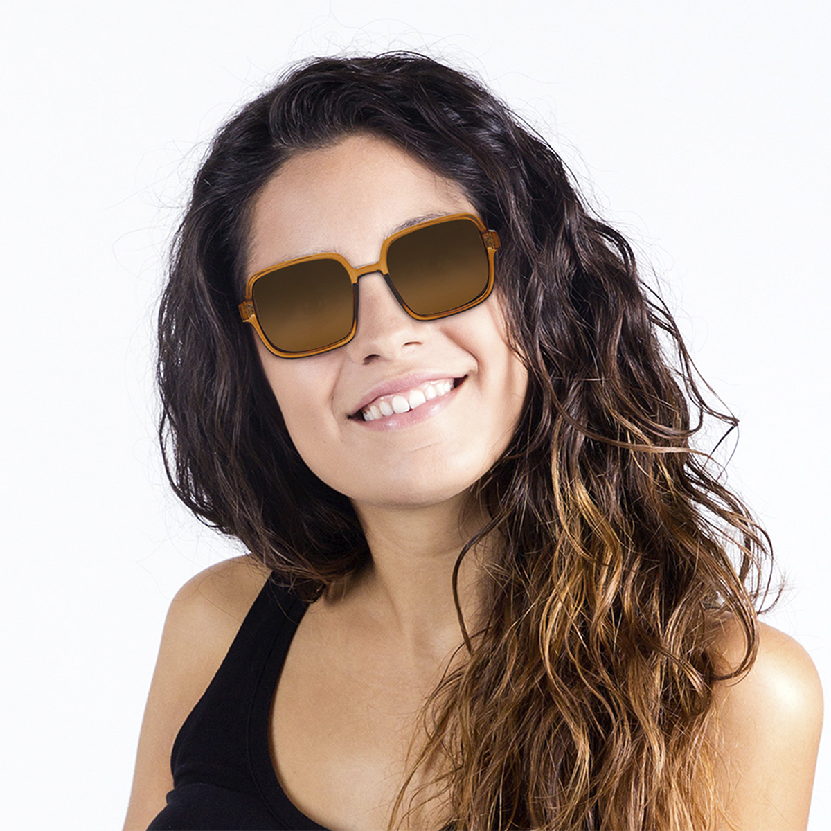 Lentes de Sol Cuadrados Mossimo Caf&eacute; para Mujer image number null