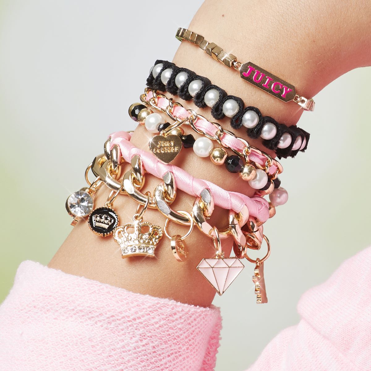 Cadenas Y Dijes image number null