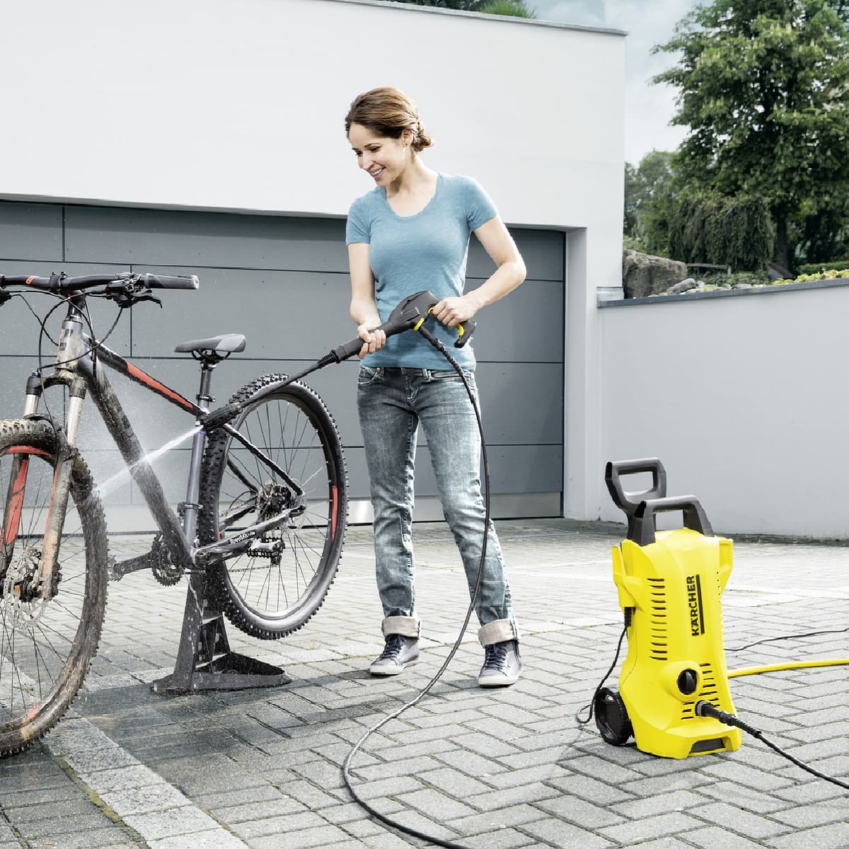 Lavadora El&eacute;ctrica 1600 psi c/ Paro Autom&aacute;tico Karcher image number null