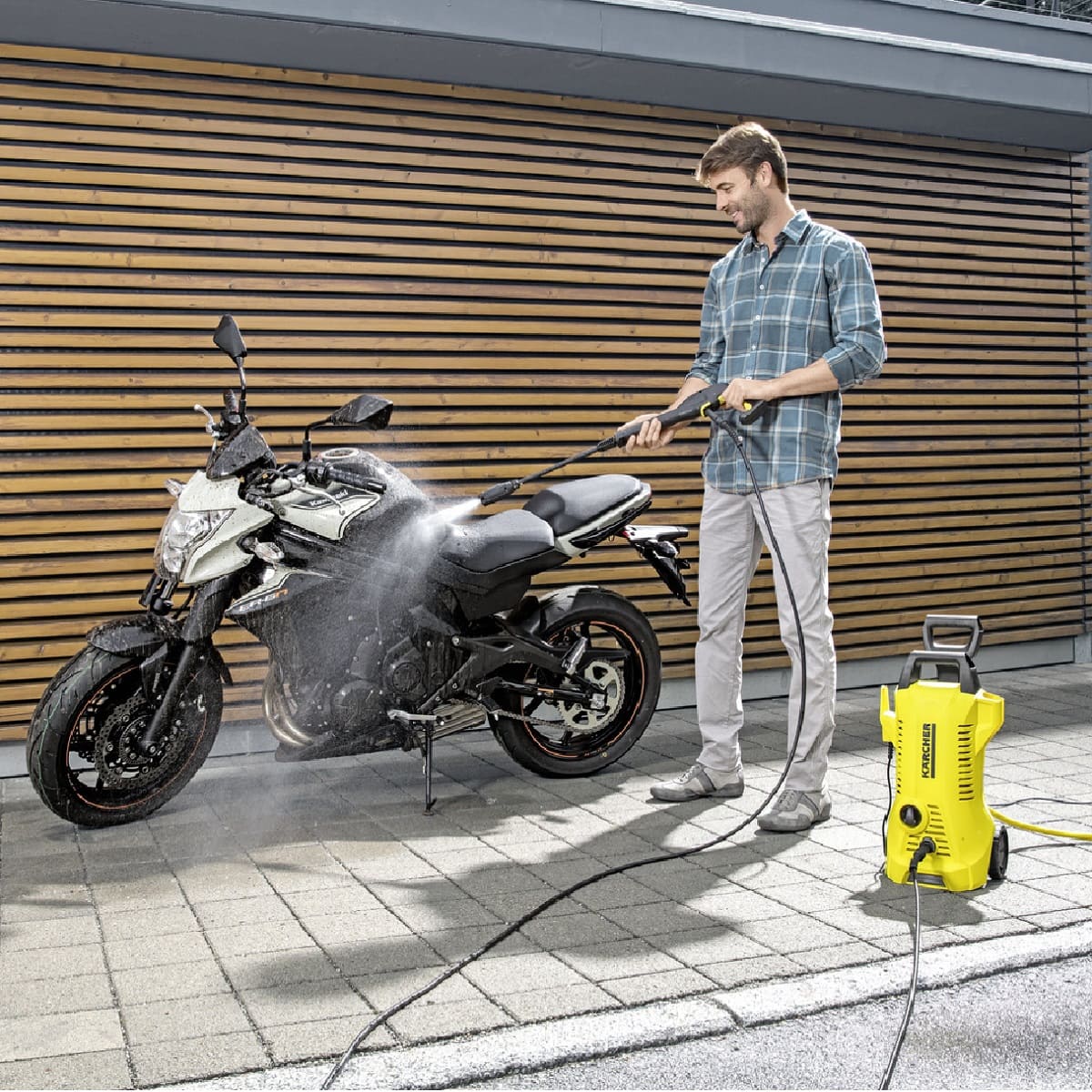 Lavadora El&eacute;ctrica 1600 psi c/ Paro Autom&aacute;tico Karcher image number null