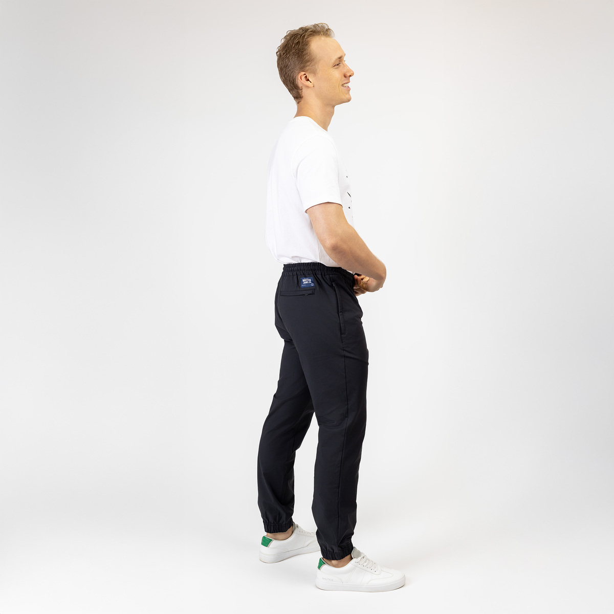 Jogger Regular Fit Nautica Negro para Hombre image number null