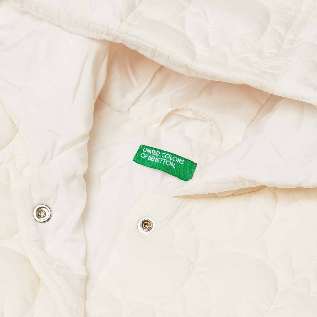 Chamarra para ni&ntilde;a con bolsas y capucha marca benetton image number null