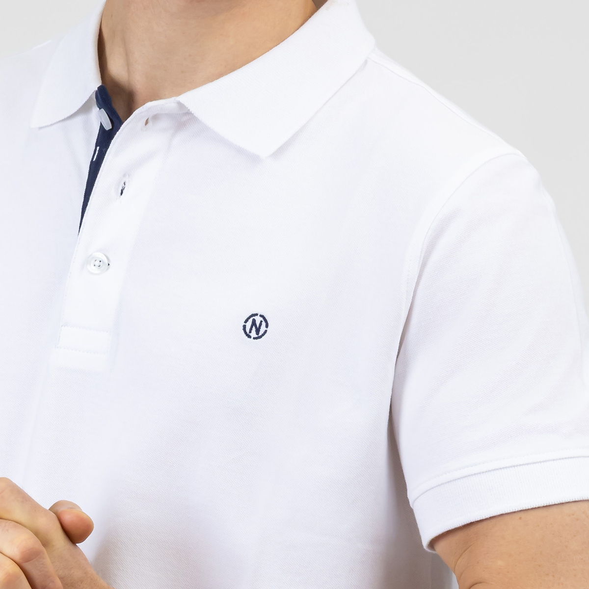 Playera Polo Regular Fit Nautica Blanco Manga Corta para Hombre image number null