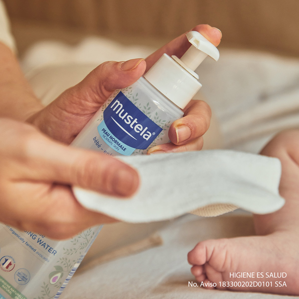 Mustela Soluci&oacute;n Limpiadora sin Enjuague 300Ml image number null