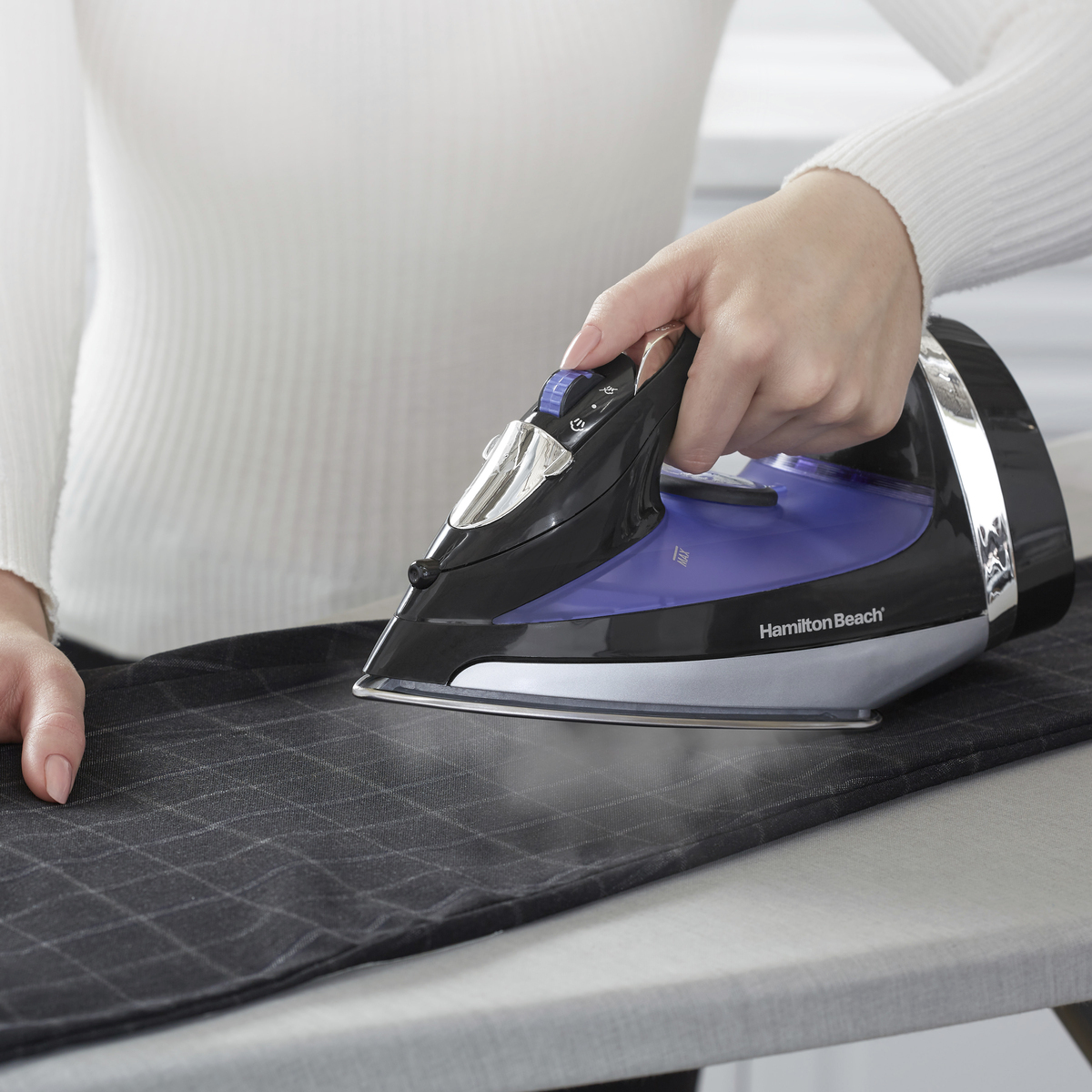 Plancha De Vapor Con Cable Retr Ctil Hb image number null