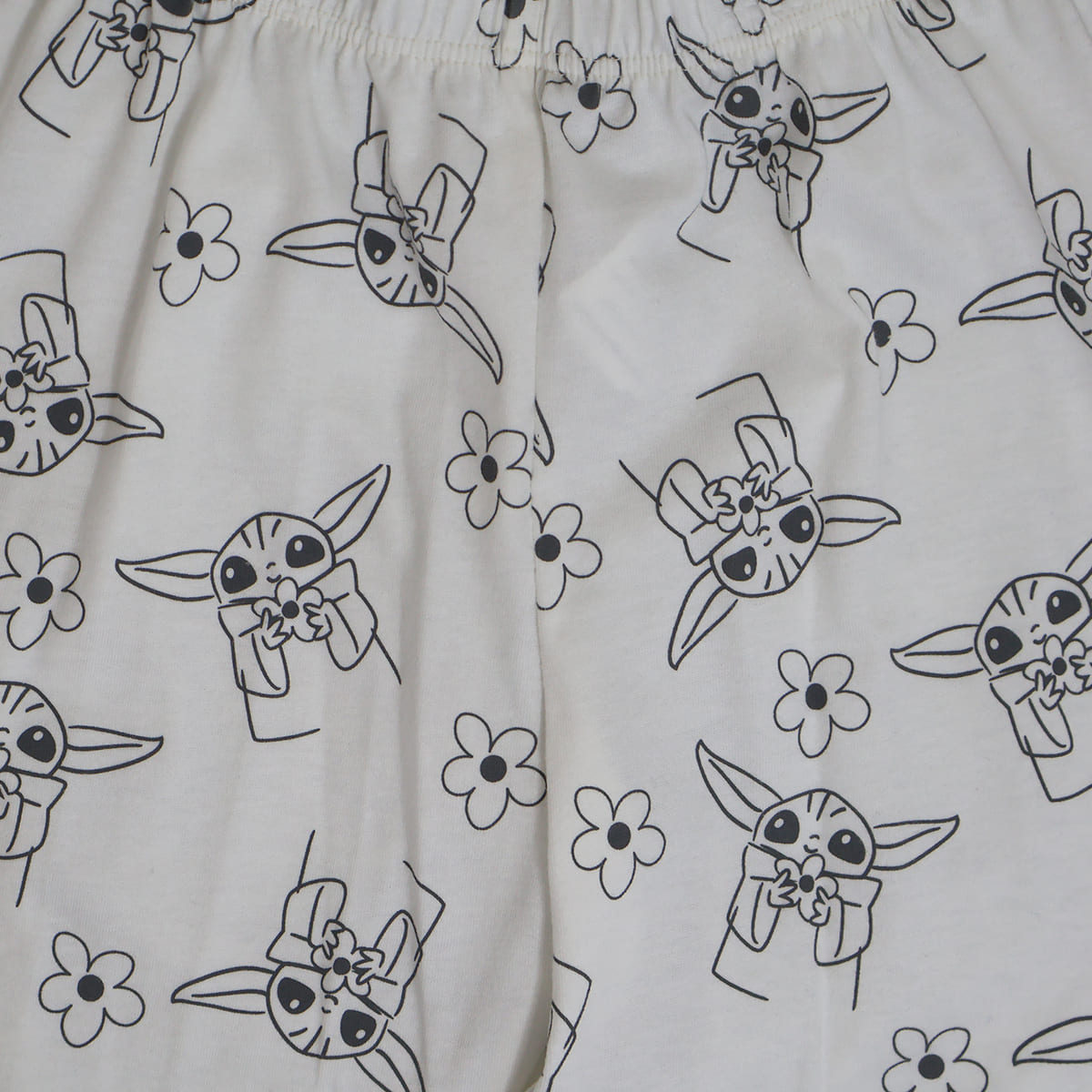 Pijama de Playera Manga Corta con Pantal&oacute;n Dise&ntilde;o Star Wars para Ni&ntilde;a image number null