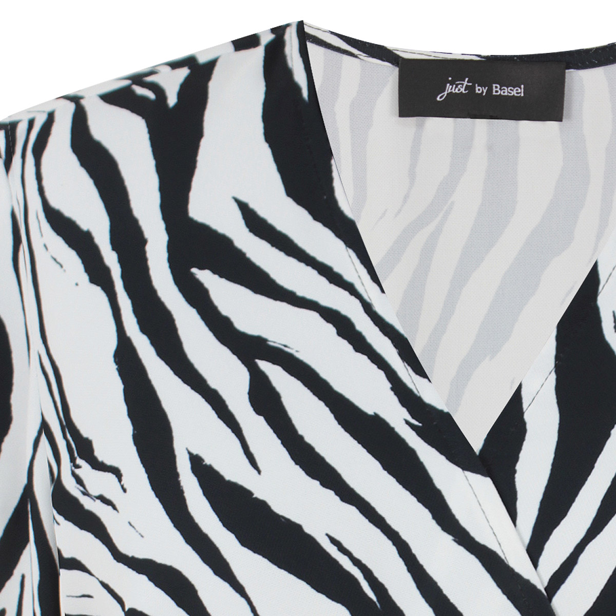 Blusa cruzada de manga larga con estampado cebra para Mujer Petite JUST BY BASEL image number null