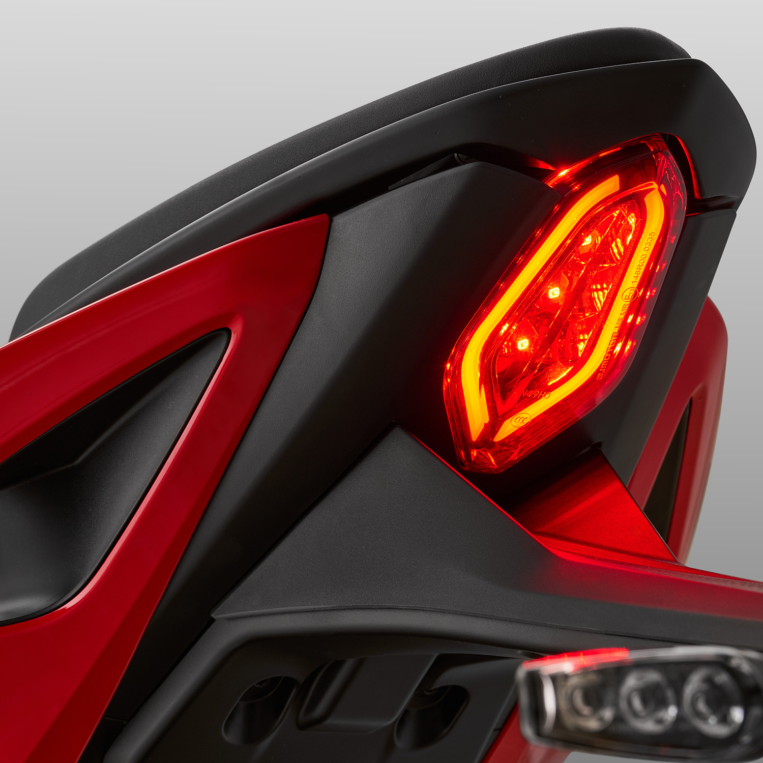 Motocicleta Qjmotor Srk 25R Rojo 2026 image number null