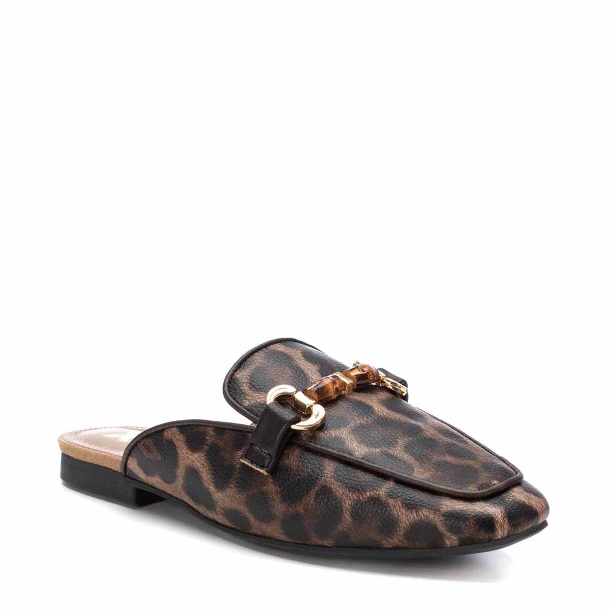 Mocas&iacute;n Destalonado Xti Animal Print con Aplicaci&oacute;n para Mujer image number null
