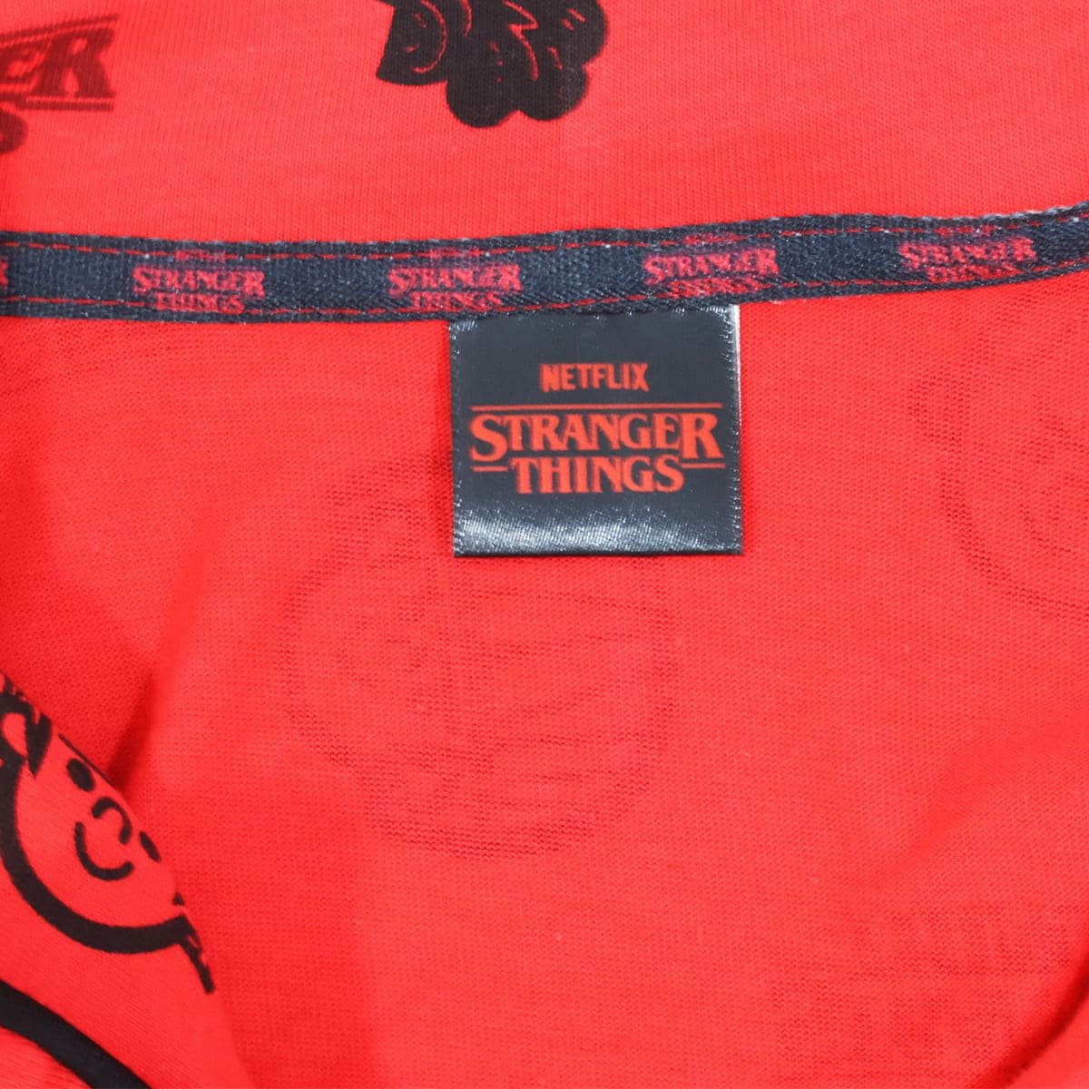Pijama de Playera Manga Larga y Pantal&oacute;n Dise&ntilde;o Stranger Things para Ni&ntilde;o image number null
