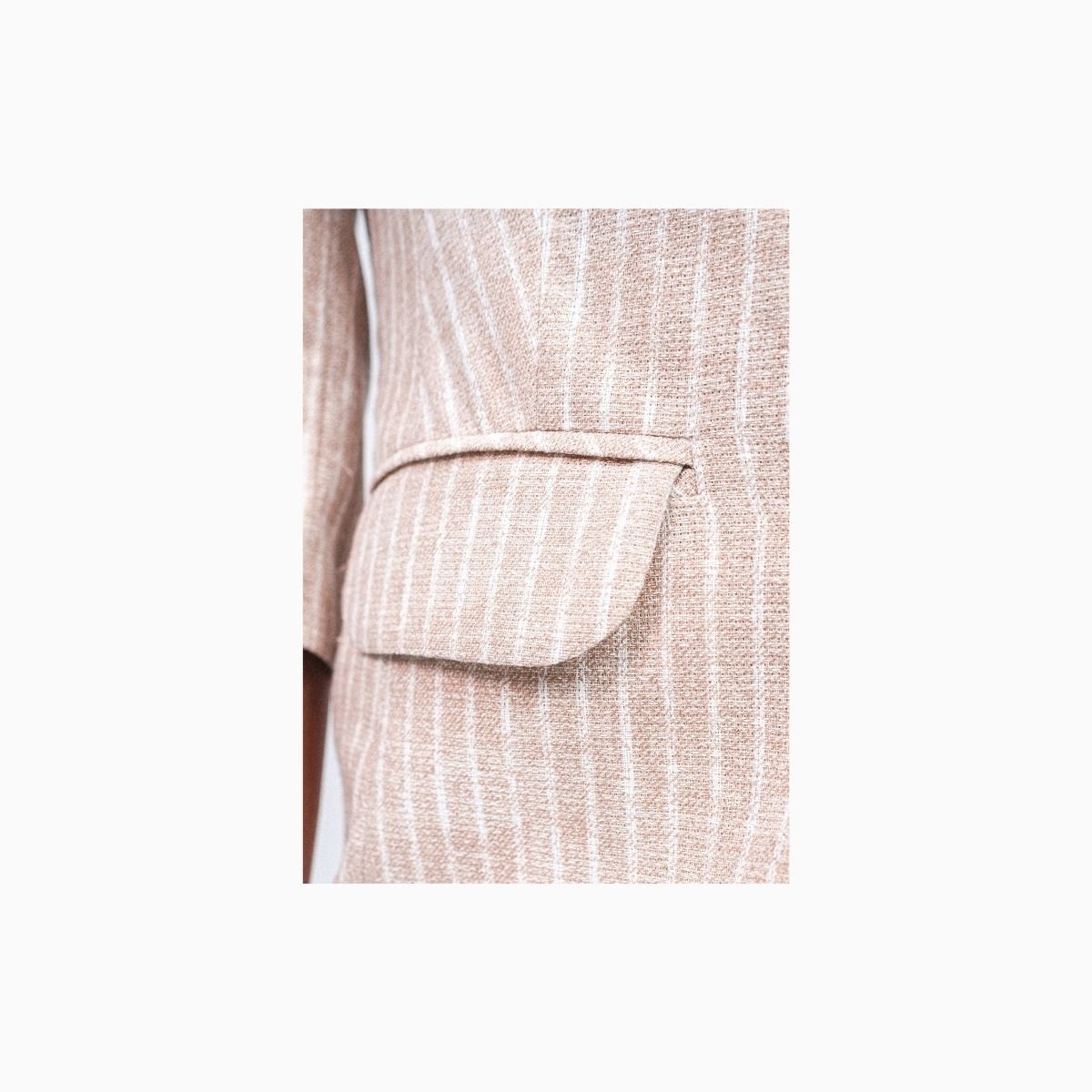 Conjunto de 2 Piezas Saco Solapa y Pantal&oacute;n Rayas La Difference para Mujer image number null