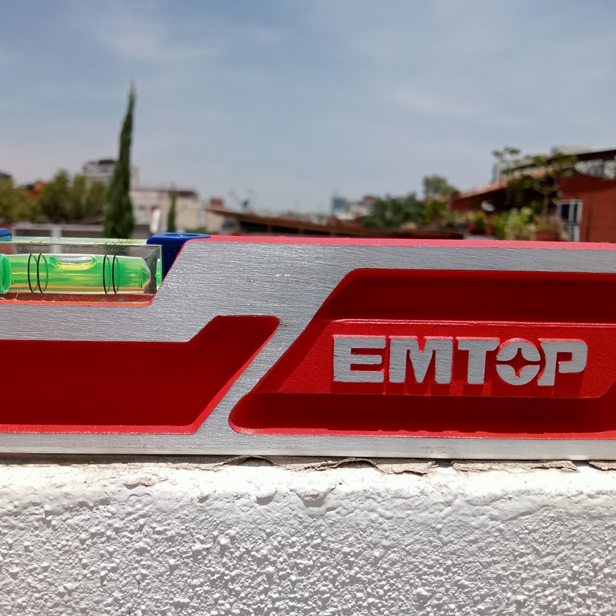 Nivel Aluminio 23" uso rudo EMTOP image number null