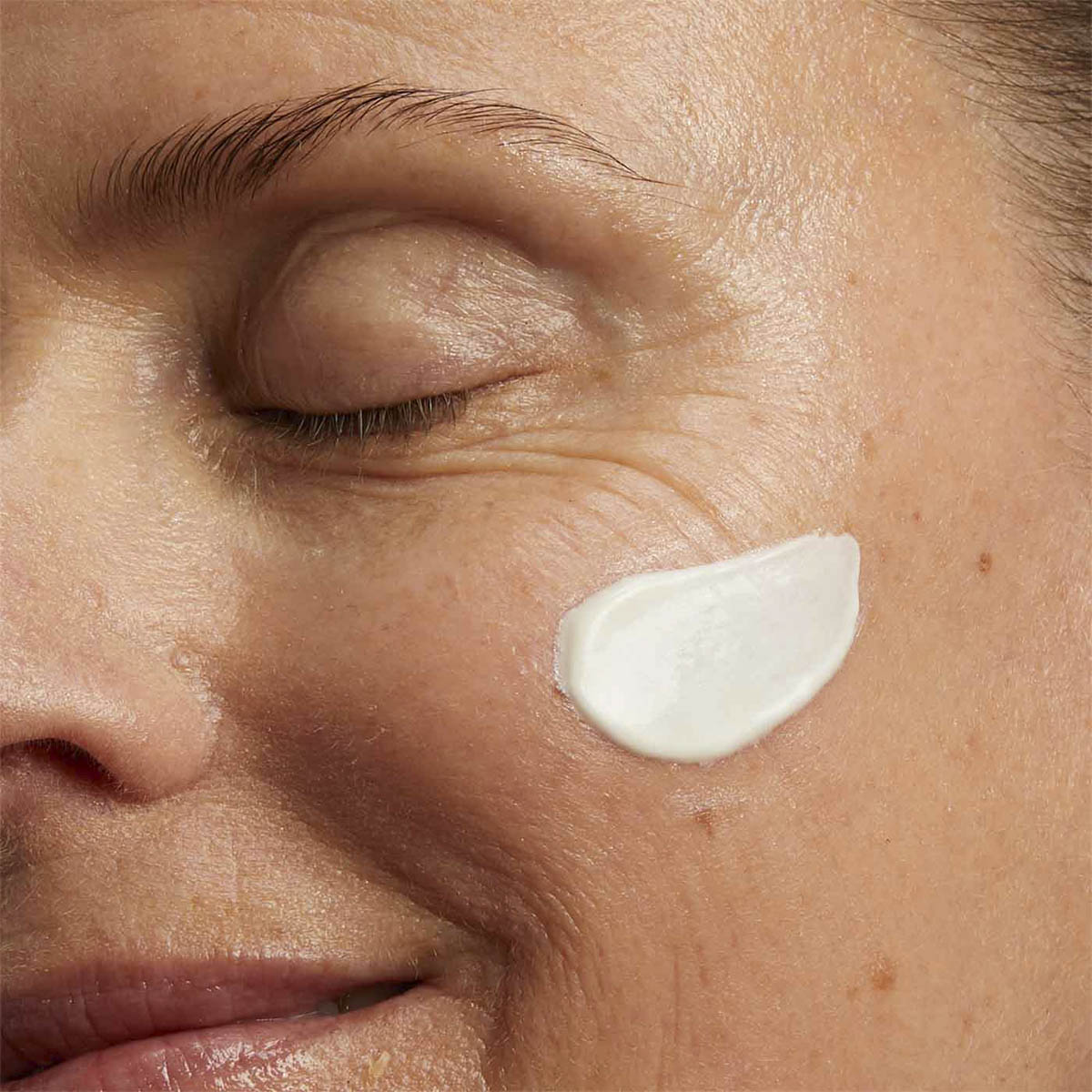Crema de D&iacute;a Antiedad Nutri-Lumi&egrave;re SPF15 Clarins 50ml image number null