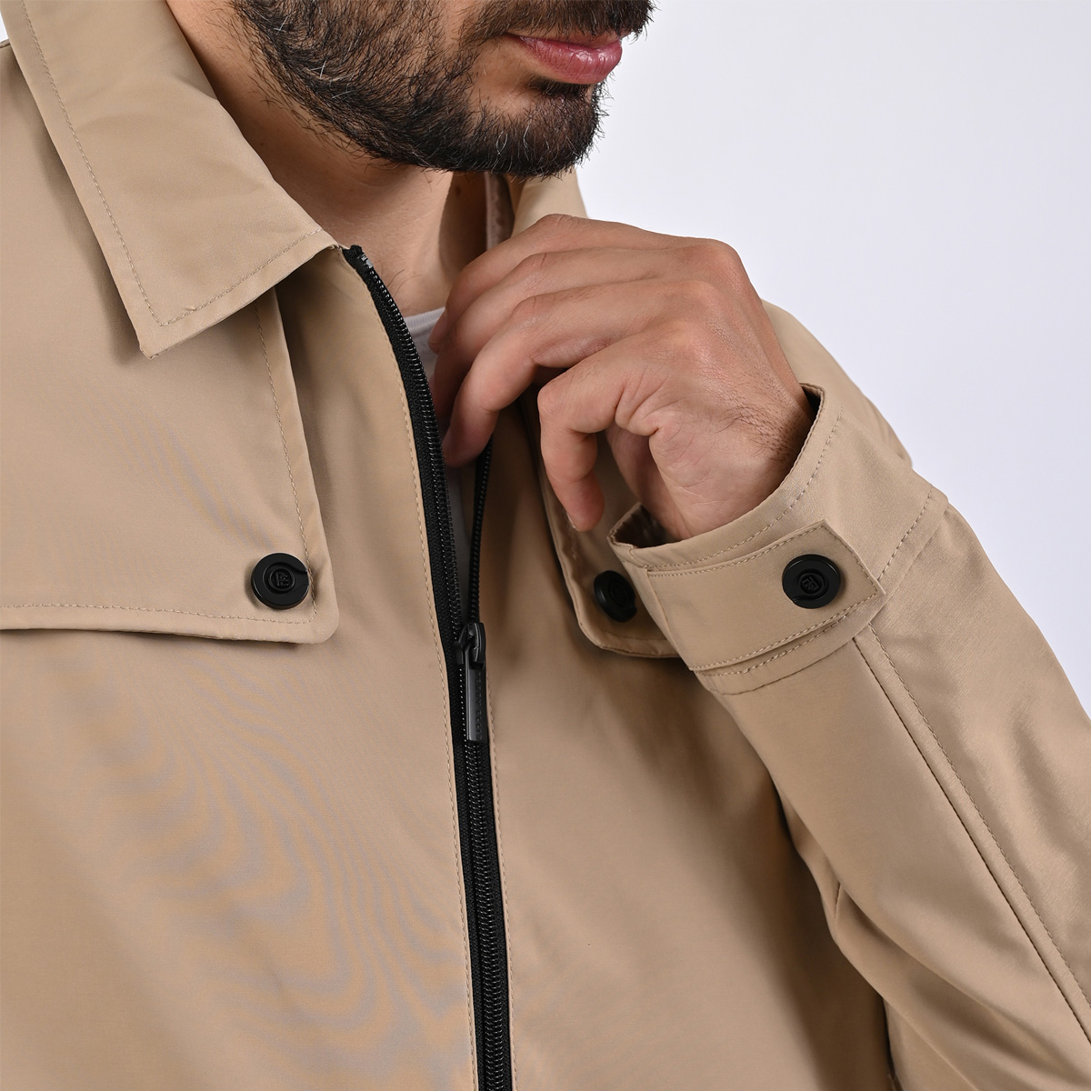 Chamarra Regular Fit Perry Ellis con Bolsillo Interno para Hombre image number null